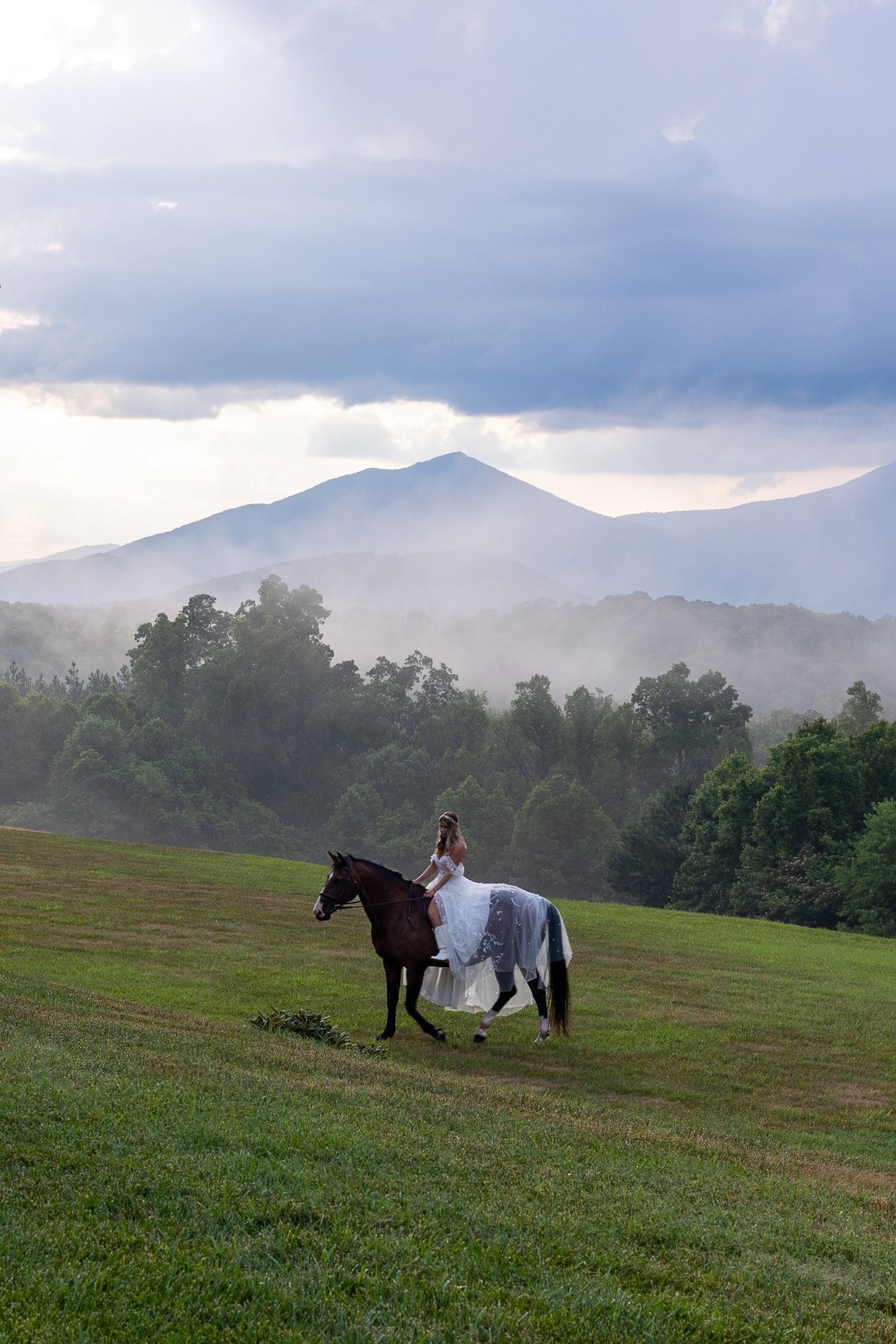 Bride on horseback at Sierra Vista-1788 Bride on horseback at Sierra Vista-1788