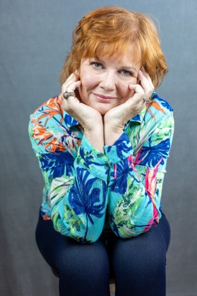 cheeky redhead leaning on her hands